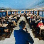 Geppert spricht an Bord der MS Seeshaupt