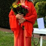 Katerina Antonova nach dem Konzert mit Blumen