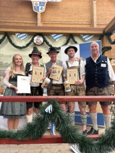Siegerehrung mit Verena Schlecht, Josef Kronwitter, Konrad Lausser, Tobias Felix und Max Kriesmair.