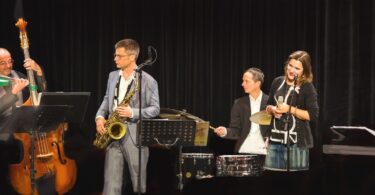 Das Sextett auf der Bühne in der Kulturmühle.