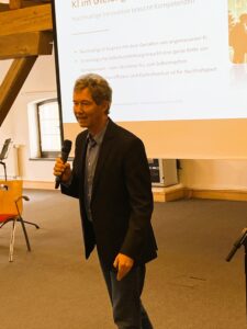 Vortrag über nachhaltige Innovation und technologische Selbstbestimmung.