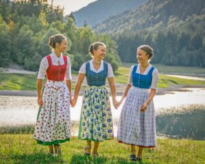 Die Hacher Dirndln in traditioneller Besetzung