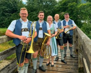 Das Wössner Blechbläserquintett spielt beim Standkonzert