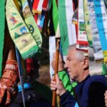 Symbolische Baumpflanzung und Ehrenurkunde beim Abschluss des Wandertags.