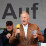 Der ehemalige DWV-Präsident Dr. Michael Ermrich mit der Karl-Carstens-Medaille.
