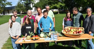 Die Mitglieder des Gartenbauvereins bringen ihre Gartenschätze
