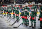 Starbulls-Spieler in der SPIE Arena vor dem Saisonauftakt.