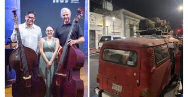 Claus Freudenstein mit Gastgeber Rogelio Franco Vivanco und Pianistin Natalia Rangel Lara beim Solokonzert in Guadalajara. – Ein alter VW-Bus aus dem Jahr 1968, beladen mit mehreren Kontrabässen.