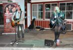 Lanny Lanner und Johanna Mross spielen beim Schlechinger Sommerausklang.