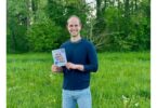Dr. med. Moritz Binder verbindet medizinische Fachkompetenz mit einem Blick auf Lebensstilgestaltung; Ende Oktober 2026 ist er mit seinem Buch „Dein Bluthochdruck. Dein Plan“ in der Bücherei Prien zu Gast.