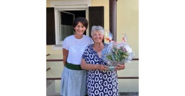 Stephanie Abfalter vom Kindertagespflege-Fachdienst des Landkreises (l.) und Helene Hinterstoißer.