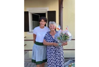 Stephanie Abfalter vom Kindertagespflege-Fachdienst des Landkreises (l.) und Helene Hinterstoißer.