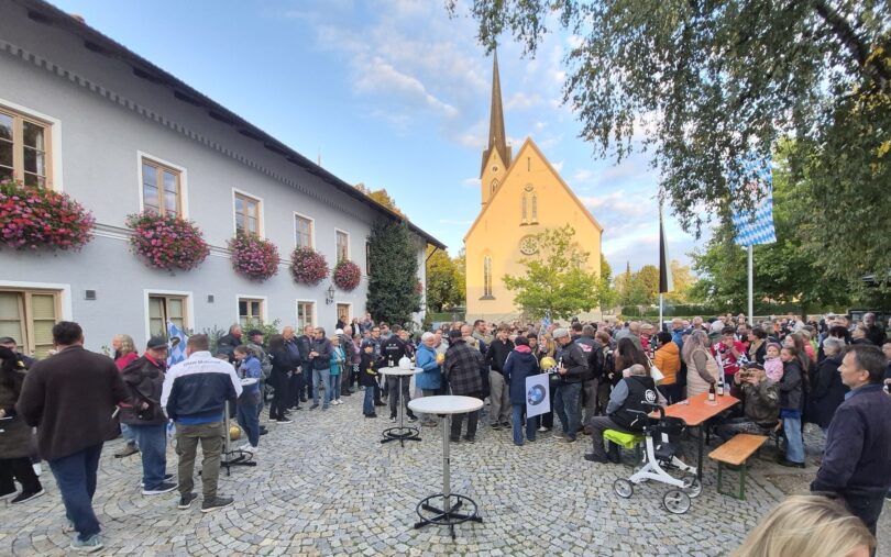Markus Reiterberger mit Adi Stadler bei der Begrüßung