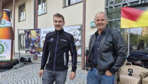 Adi Stadler chauffierte den Weltmeister im Beiwagen der BMW R75