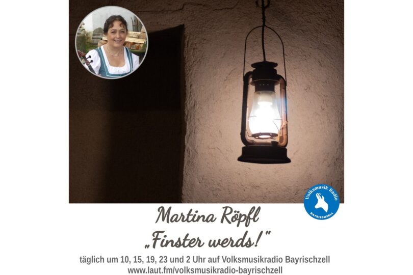 Laterne an einer Wand und Porträt von Martina Röpfl