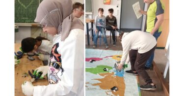 Schülerinnen und Schüler demontieren ausrangierte Handys und untersuchen die Bauteile. – Teile von Handys werden auf einer Weltkarte nach Herkunftsregionen sortiert.