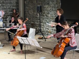 Veronika Mayer, Sofia Skladannaya, Sarah Gait, Gina Mattiello und Anna Skladannaya im Felberturm.