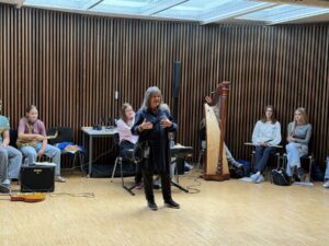 Natalia Pschenitschnikova beim Workshop im BORG Mittersill.