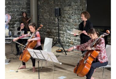 Veronika Mayer, Sofia Skladannaya, Sarah Gait, Gina Mattiello und Anna Skladannaya im Felberturm.