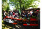 Volles Gelände im Biergarten des Servus Brückenwirt beim Pflanzentausch
