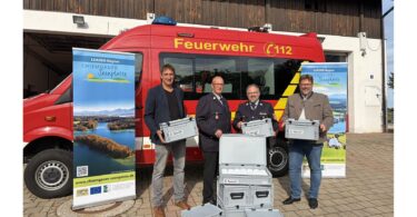 Übergabe der verschließbaren Transportboxen am 19. September 2026 vor dem Feuerwehrhaus