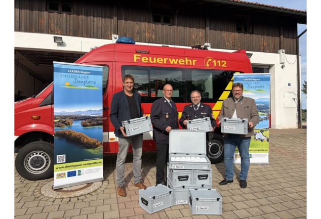 Übergabe der verschließbaren Transportboxen am 19. September 2026 vor dem Feuerwehrhaus