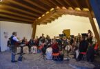 Konrad Müller dirigiert die Marquartsteiner Musikkapelle beim letzten Standkonzert
