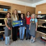 Von links: Elke Haas (Leitung Chiemseer Tafel), Antje Paul (Vertrauensperson Lidl Regionalgesellschaft München), eine ehrenamtliche Helferin, Verena Hinze (Leitung Caritas-Zentrum) und Margit Foraita (ehrenamtliche Helferin).