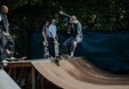 Skater zeigt Trick auf der neuen Miniramp am Priener Sportplatz.