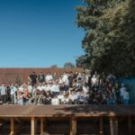Teilnehmende und Engagierte bei der Skate Jam vor der neuen Miniramp.