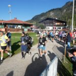 Blick auf das Feld der Teilnehmenden beim Start.