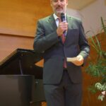 Geschäftsführer Stefan Freitag begrüßt.
