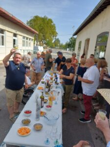 Wandmalerei in Graulhet zum 50-jährigen Jumelage-Jubiläum mit Besuchergruppe.