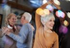 Senioren tanzen beim Tanztee im FORUM Altötting