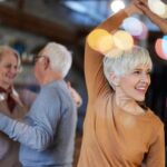 Senioren tanzen beim Tanztee im FORUM Altötting