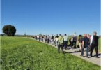 Pilger auf dem Weg zur Basilika Tuntenhausen bei einer früheren Sternwallfahrt