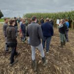 Landwirte informierten sich beim Feldtag des Amtes für Ernährung, Landwirtschaft und Forsten Rosenheim am 10. September auf den Demonstrationsflächen in Prutting.