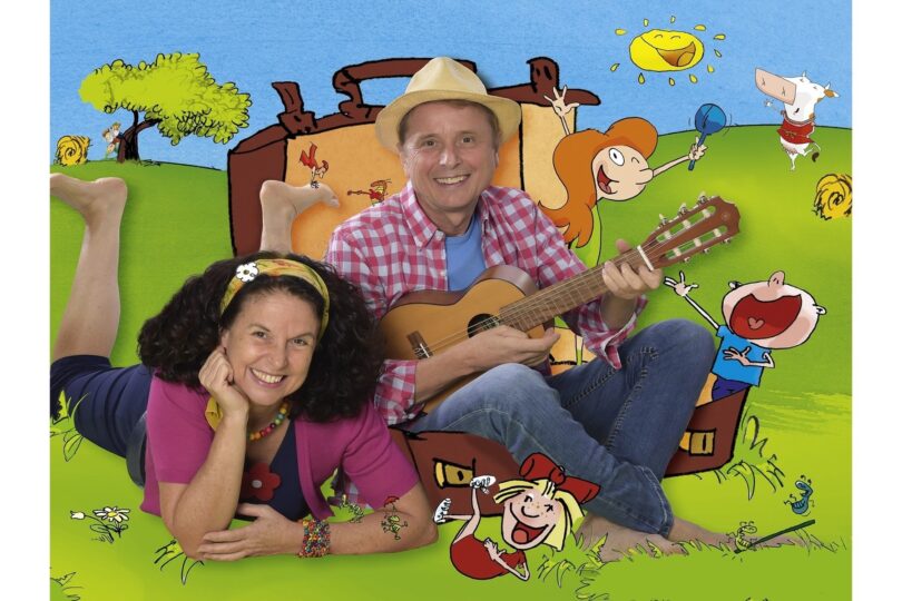 Mit „Lustige Abenteuerlieder aus dem Koffer“ erwartet Familien ein fantasievolles und fröhliches Konzerterlebnis in Prien, das kleine und große Sternschnuppe-Fans zum Staunen, Lachen und vor allem zum gemeinsamen Singen bringt.