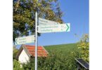 Schilder weisen Radfahrern den Weg zu radfahrerfreundlichen Verbindungen.