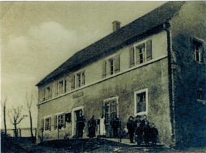 Älteste erhaltene Fotografie des Gasthauses Veigl aus den Jahren vor 1919.