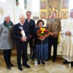 Regina Schlemer, Franz und Hildegard Osterhammer, Peter Buchauer, Johannes Fischer und Pfarrer Paul Janßen bei der Verabschiedung