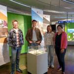 Das Team um Museumsleiter Patrick Charell (m.) und die stellvertretende Leiterin des Infopoints Bianca Faletti (2. v. r.) bereitete die Repräsentanz vor.