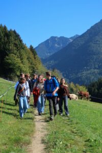 Lehramtsstudierende bei einer Bergwanderung in Sachrang