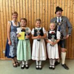 Sieger Altersklasse 1: Martha Röckl (Hebertsfelden) mit Pokal
