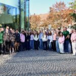 Gastschülerinnen und Gastschüler des Bright P‑12 College aus Australien mit Gastgebern