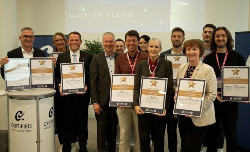 Die Preisträger bei der Preisverleihung des diesjährigen Certified Star-Award mit Certified-Geschäftsführer Till Runte.