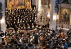 Chorgemeinschaft und Orchester bei einem Konzert in der Pfarrkirche Mariä Himmelfahrt Prien