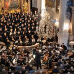 Chorgemeinschaft und Orchester bei einem Konzert in der Pfarrkirche Mariä Himmelfahrt Prien
