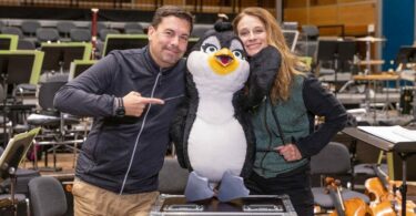 „Do Re Mikro on Stage“: Alexander Naumann mit Pinguin Pudding und Berenike Beschle.