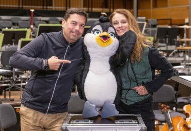 „Do Re Mikro on Stage“: Alexander Naumann mit Pinguin Pudding und Berenike Beschle.